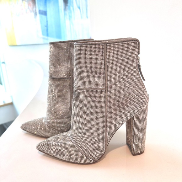 Steve Madden Sasa Rhinestone Silver Crystal Sparkly Heel Ankle Booties Boots 7 - Picture 2 of 9